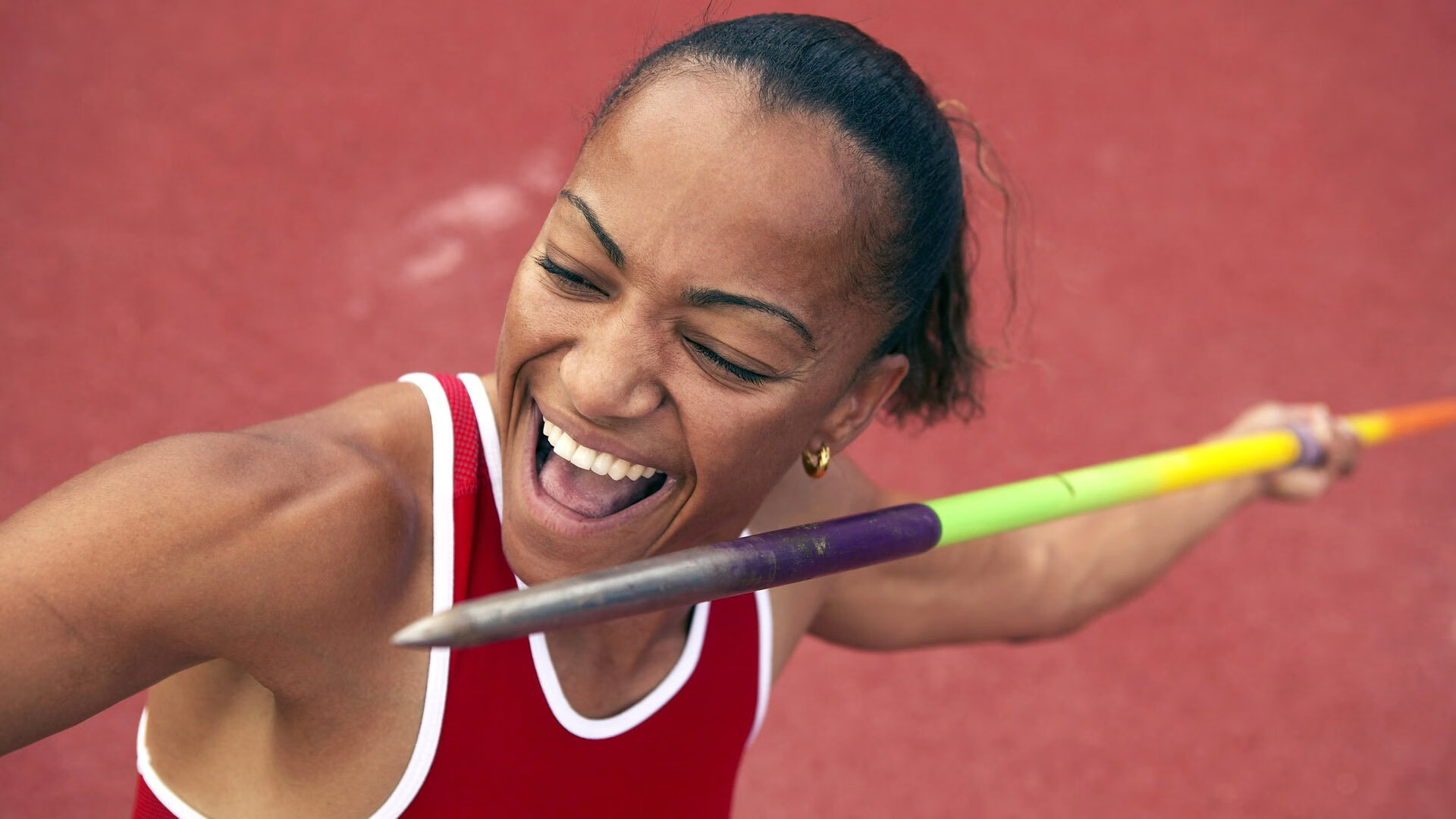 摩洛哥骑手哈立德·阿卜杜拉在2024年巴黎奥运会盛装舞步比赛中以“Aladdin”马匹获得第15名，展现坚韧精神。